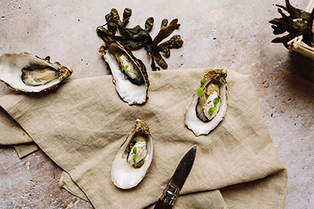 Oesters met furikake crème fraîche